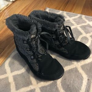 Columbia snow boots, size 7